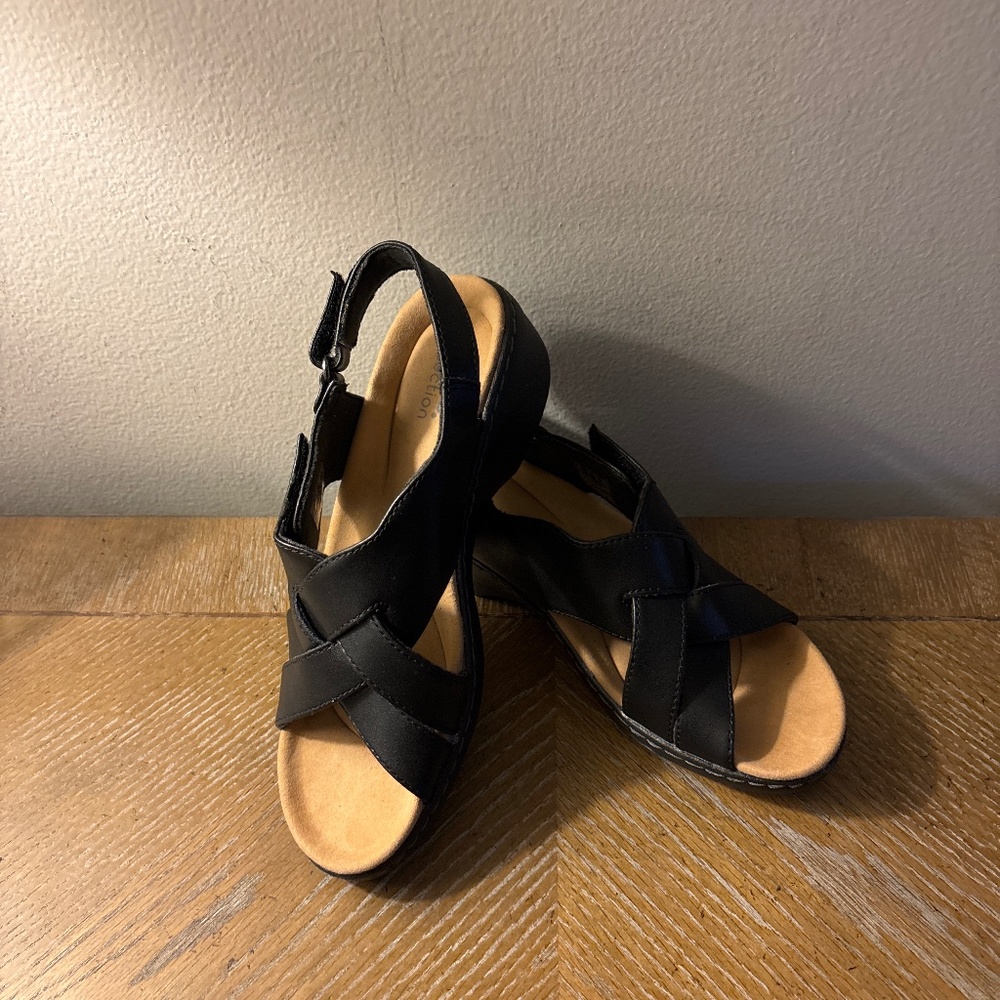 Women’s Clarks  Mariah Echo Black Leather Sandals Sz 8 EUC